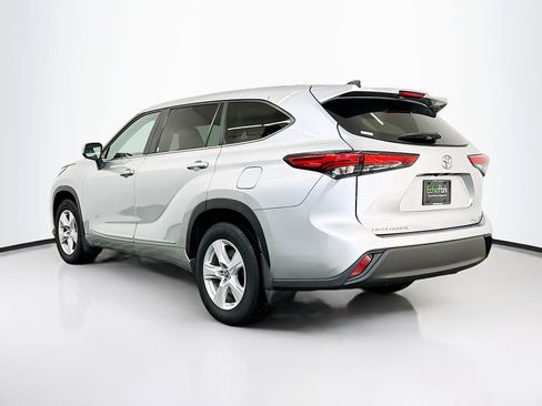 Used 2023 Toyota Highlander LE image 5