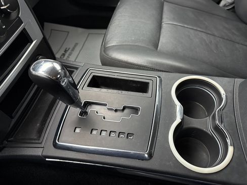 Used 2010 Chrysler 300 Touring image 19