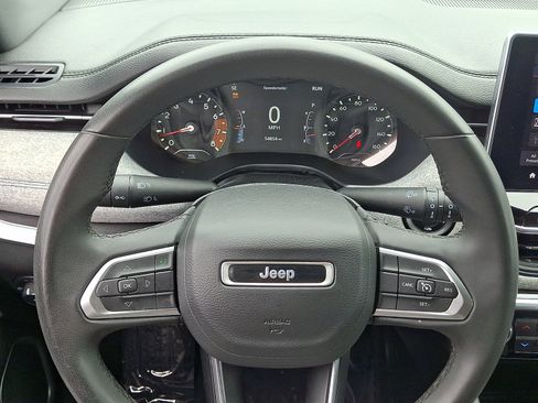 Used 2024 Jeep Compass Latitude AWD/4WD image 17