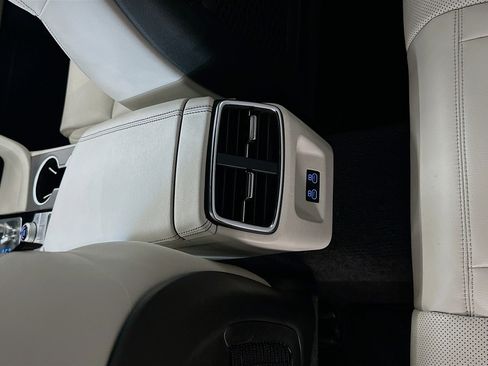 Used 2025 Genesis G70 2.5T AWD/4WD image 27