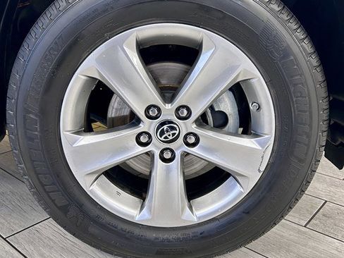 Used 2015 Toyota RAV4 XLE FWD image 17