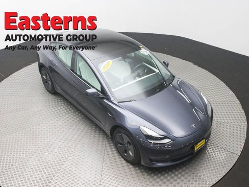 Used 2023 Tesla Model 3 Standard Range image 3