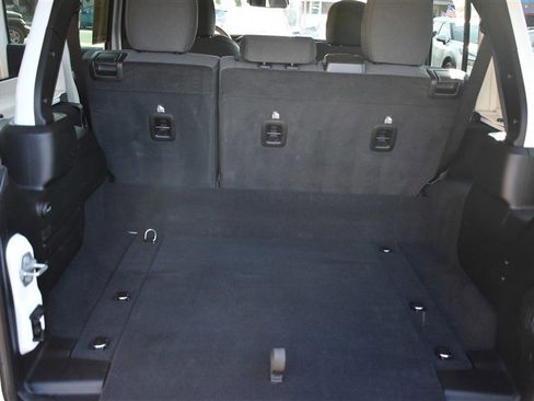 Used 2025 Jeep Wrangler Unlimited Sahara image 22