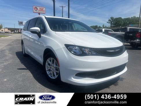 Used 2022 Chrysler Voyager LX FWD image 1