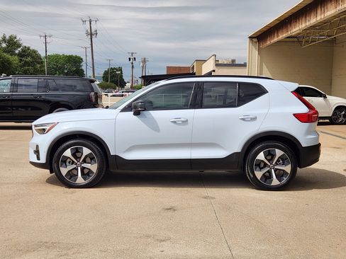 Used 2026 Volvo XC40 B5 Plus w/ Protection Package Premier AWD/4WD image 2