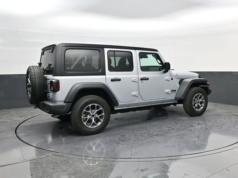 Used 2024 Jeep Wrangler Sport S image 7
