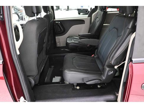 Used 2019 Dodge Grand Caravan SE FWD image 27