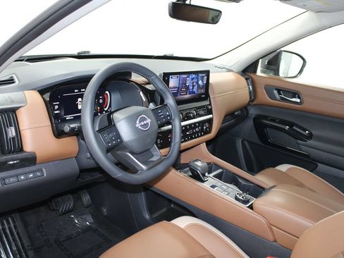 Used 2026 Nissan Pathfinder Platinum AWD/4WD image 23