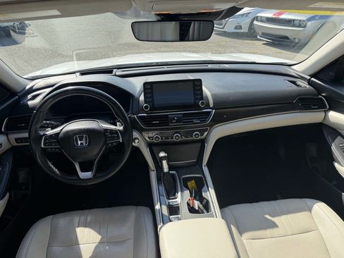 Used 2018 Honda Accord Touring image 10