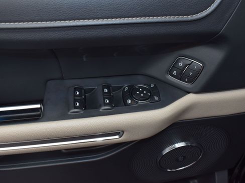 Used 2024 Ford Expedition Limited image 14