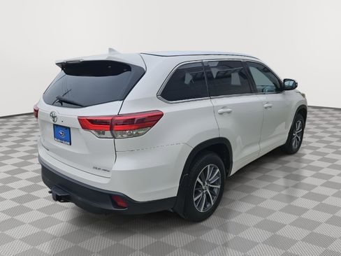 Used 2018 Toyota Highlander XLE image 8