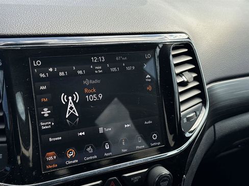 Used 2020 Jeep Grand Cherokee Altitude image 17