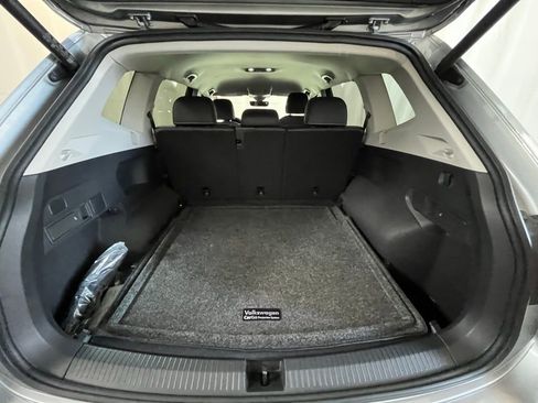 Certified 2024 Volkswagen Tiguan SE w/ MDO Package, Two-Row image 30