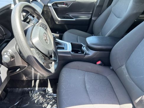 Used 2025 Toyota RAV4 XLE FWD image 20