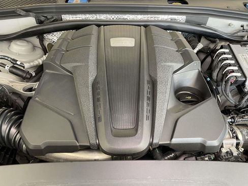 Certified 2023 Porsche Macan S image 24