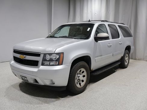 Used 2013 Chevrolet Suburban LT w/ Luxury Package AWD/4WD image 14