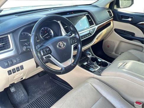 Used 2019 Toyota Highlander Limited Platinum AWD/4WD image 16