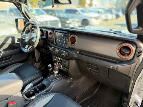 Used 2020 Jeep Gladiator Mojave w/ Dual Top Group image 7
