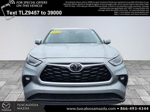 Used 2022 Toyota Highlander XLE image 2