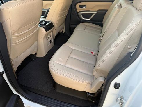 Used 2018 Nissan Titan SL image 14