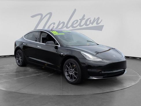 Used 2018 Tesla Model 3 Mid Range RWD image 3