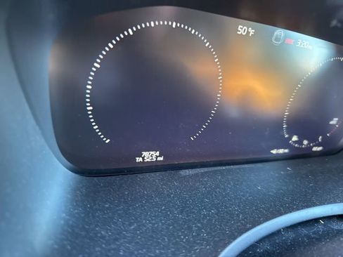 Used 2018 Volvo XC90 T6 Momentum w/ Momentum Plus Package image 35