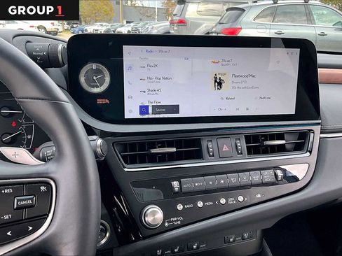 Used 2025 Lexus ES 350 w/ Premium Package image 5