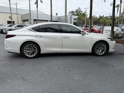Used 2019 Lexus ES 350 Ultra Luxury w/ Accessory Package 2 FWD image 10