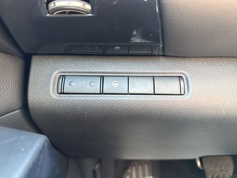 Used 2024 Nissan Pathfinder SV FWD image 29