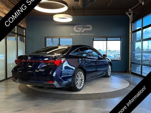 Used 2022 Toyota Avalon Limited w/ Advanced Safety Package FWD image 3