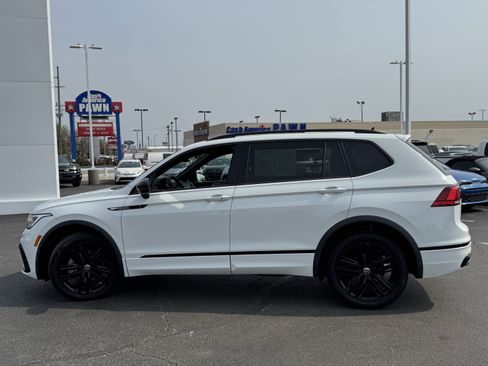 Used 2022 Volkswagen Tiguan SE R-Line image 16