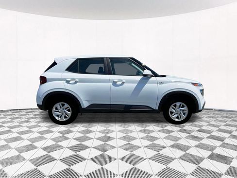 Used 2025 Hyundai Venue SE FWD image 11