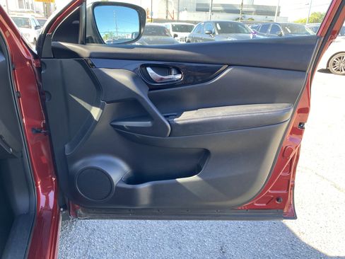 Used 2021 Nissan Rogue Sport SV image 25