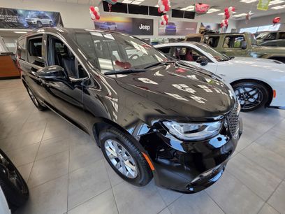 New 2026 Chrysler Pacifica Select