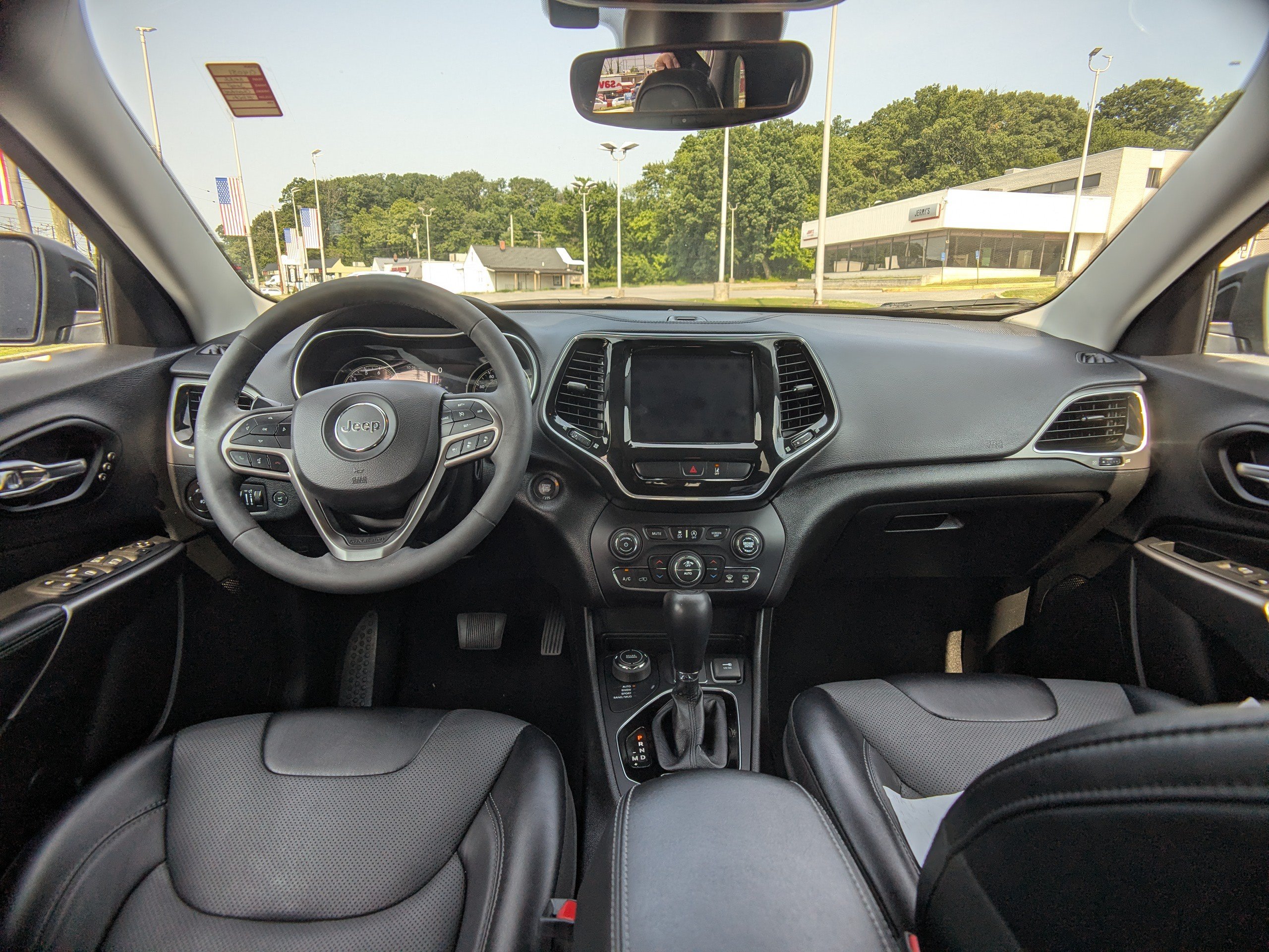 Used 2022 Jeep Cherokee Limited AWD/4WD image 16