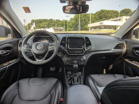 Used 2022 Jeep Cherokee Limited AWD/4WD image 16