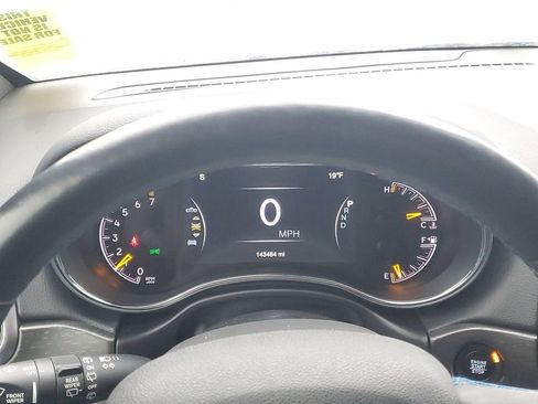 Used 2018 Jeep Grand Cherokee Laredo image 18