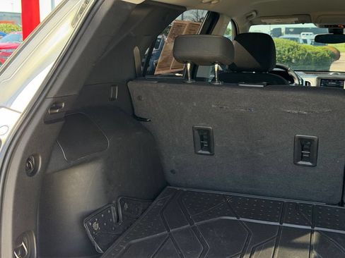 Used 2020 Chevrolet Equinox LT FWD image 32