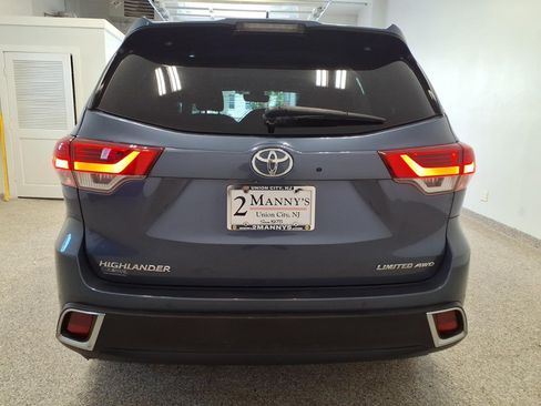 Used 2018 Toyota Highlander Limited V6 w/ 3rd Row AWD/4WD image 5