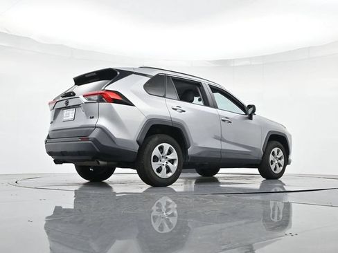Used 2019 Toyota RAV4 LE w/ Carpet Mat Package FWD image 31