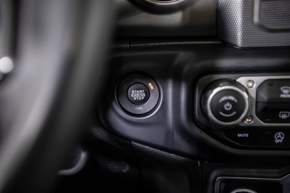 Used 2023 Jeep Gladiator Sport AWD/4WD image 31