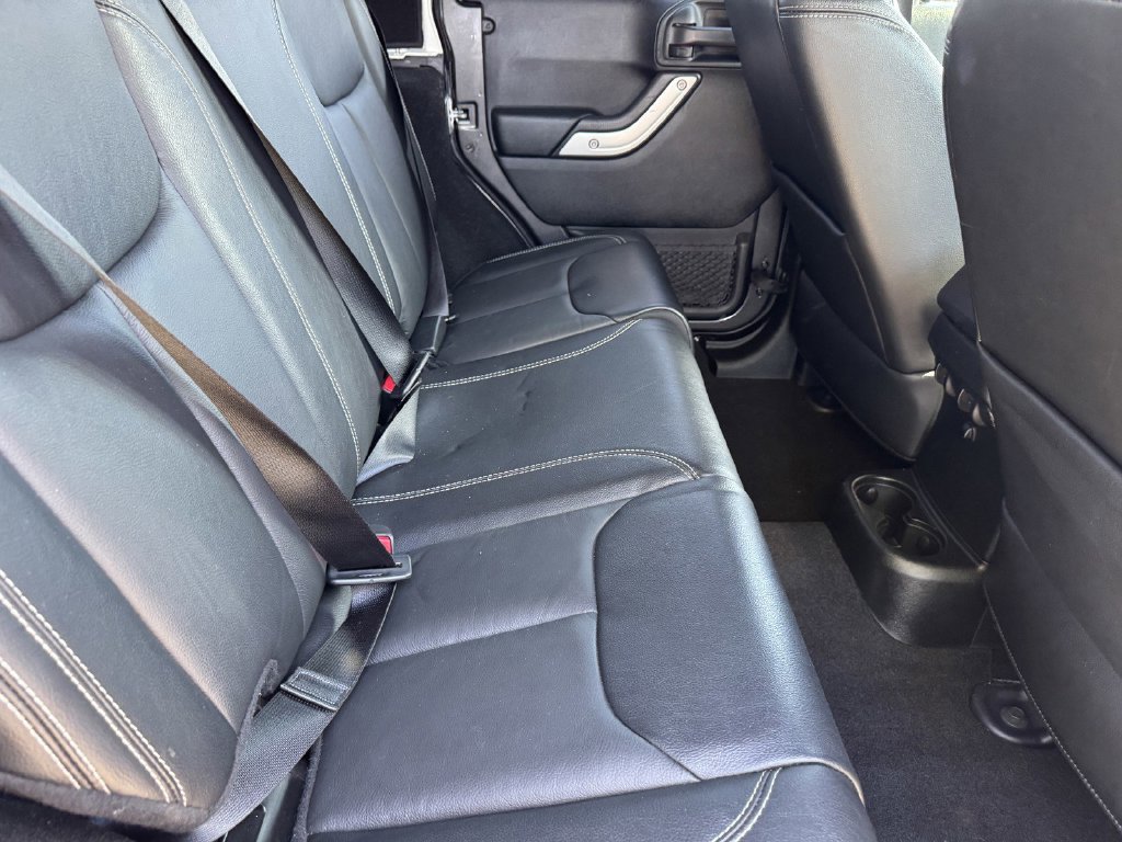 Used 2018 Jeep Wrangler Unlimited Sahara w/ Connectivity Group AWD/4WD image 10