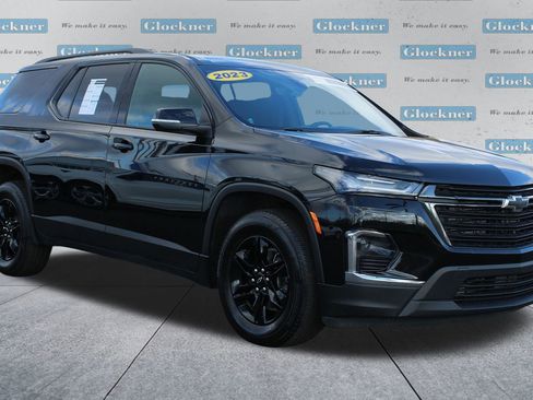 Used 2023 Chevrolet Traverse LT image 3