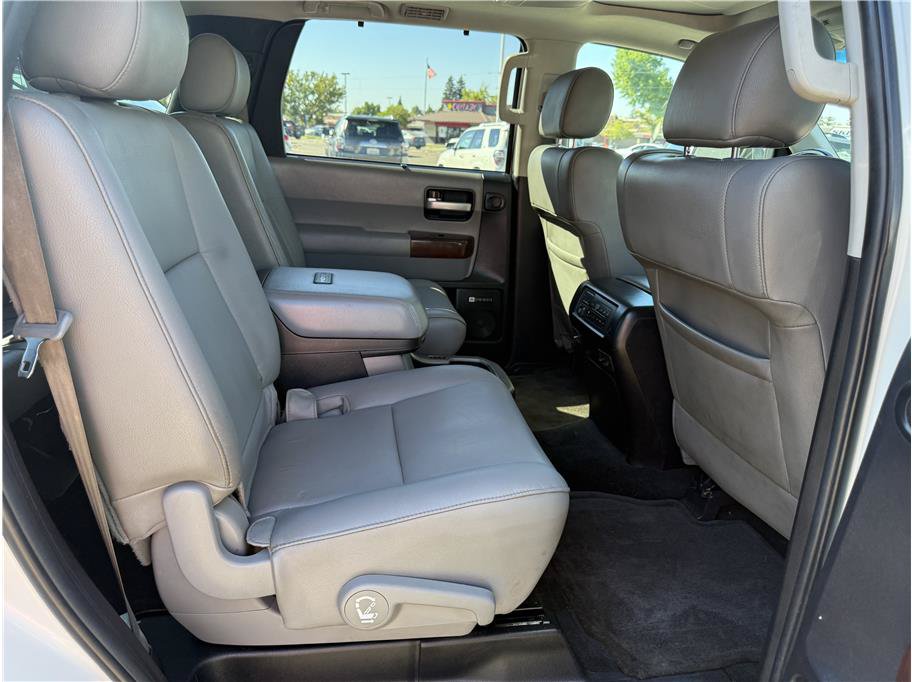 Used 2015 Toyota Sequoia Platinum AWD/4WD image 19