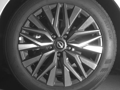 Used 2025 Nissan Altima 2.5 SV FWD image 9