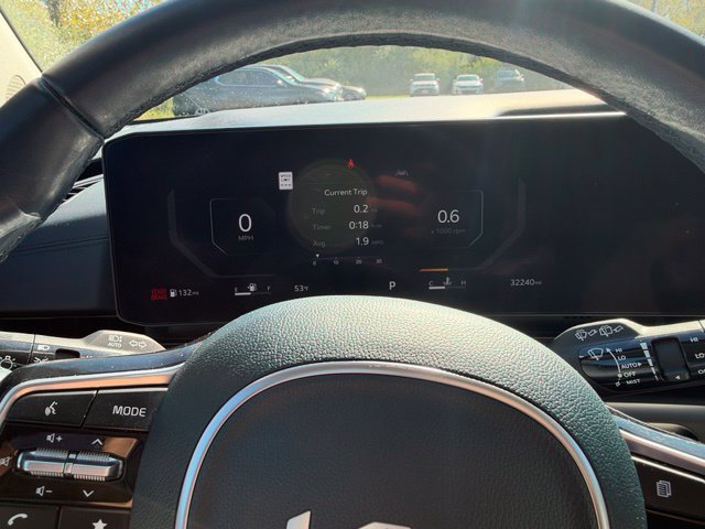 Certified 2025 Kia Carnival SX w/ SX Dark Edition Package FWD image 10