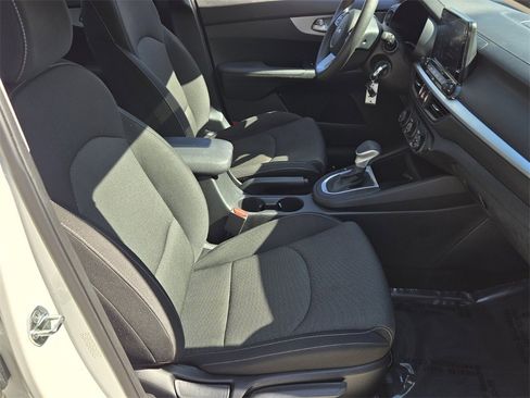 Used 2022 Kia Forte LXS w/ LXS Technology Package image 16