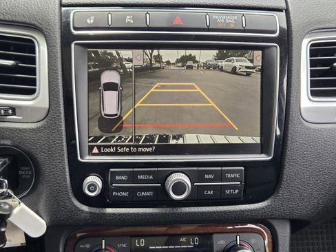 Used 2016 Volkswagen Touareg VR6 AWD/4WD image 16
