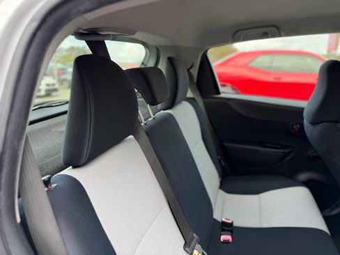 Used 2012 Toyota Yaris L image 25