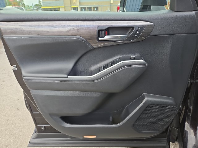Used 2020 Toyota Highlander Limited AWD/4WD image 17